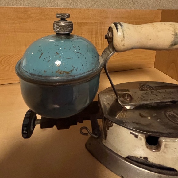 Vintage Coleman Gas Iron with Pump - Picture 3 of 9